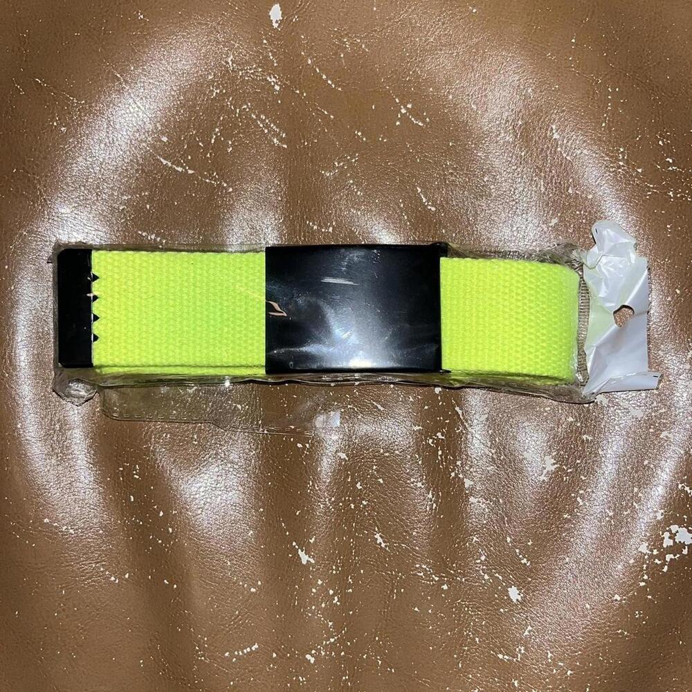 Neon yellow and black belt #accessorize